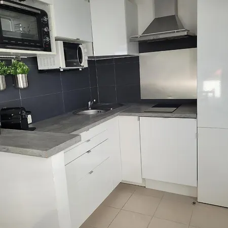 아파트 Un Petit Cocon Pour 4 Personnes 프롱티냥